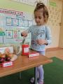dzieci robią syrop z cebuli.jpg